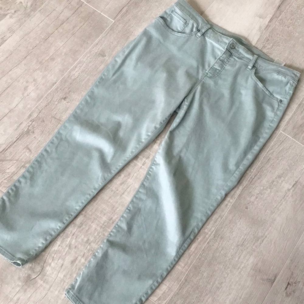Chico’s So Slimming Girlfriend Slim Leg Ankle - US size 12 P, Chicos size 2P